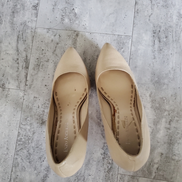 COPY - 2/$36 π Like new, Cream Enzo heels, size 8 - Picture 6 of 9